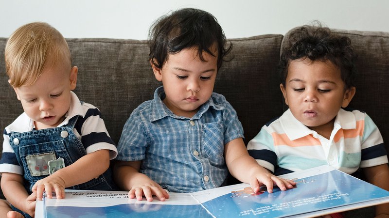 toddler-reading-web-2000-1000