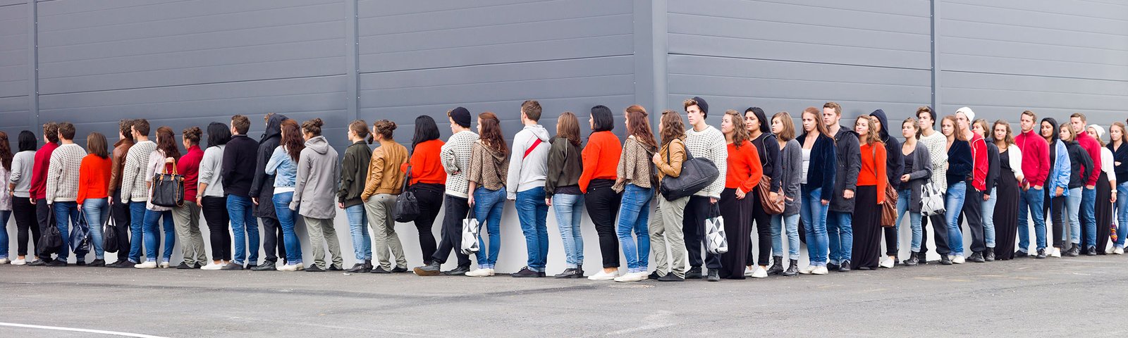 venue-standing-line-web